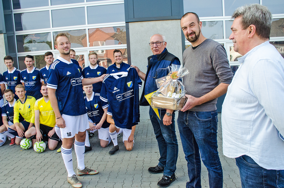 Neue Trikots für den TSV Neubruchhausen